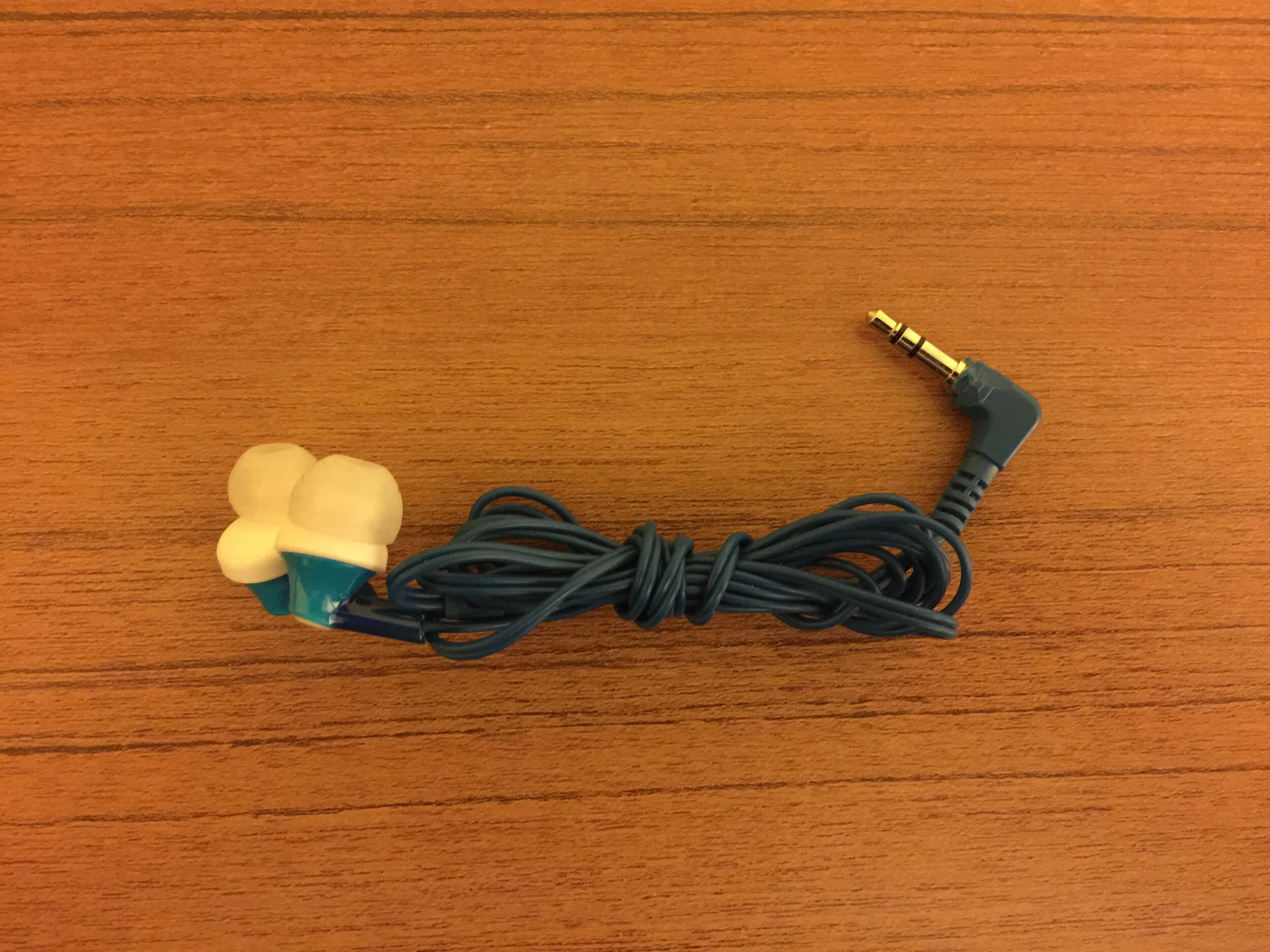 How to Wrap Headphones for Ultralight Travel (No Tangle Method)